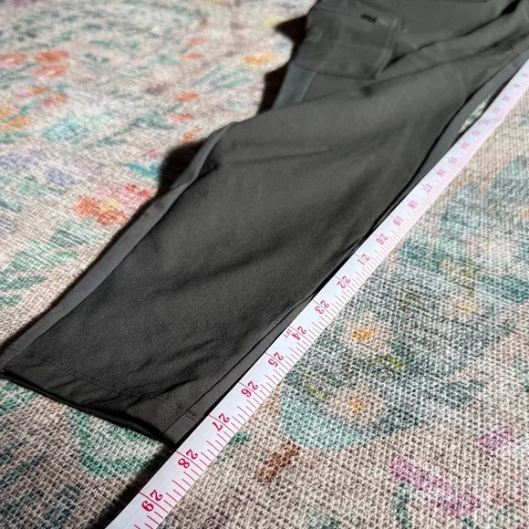 Athleta Olive Green Headland Cargo Leggings Women’s 10 Like New - Picture 2 of 9